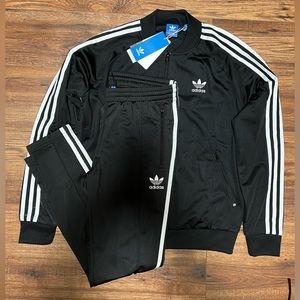 NWT Adidas women tracksuit, Black and White Size M